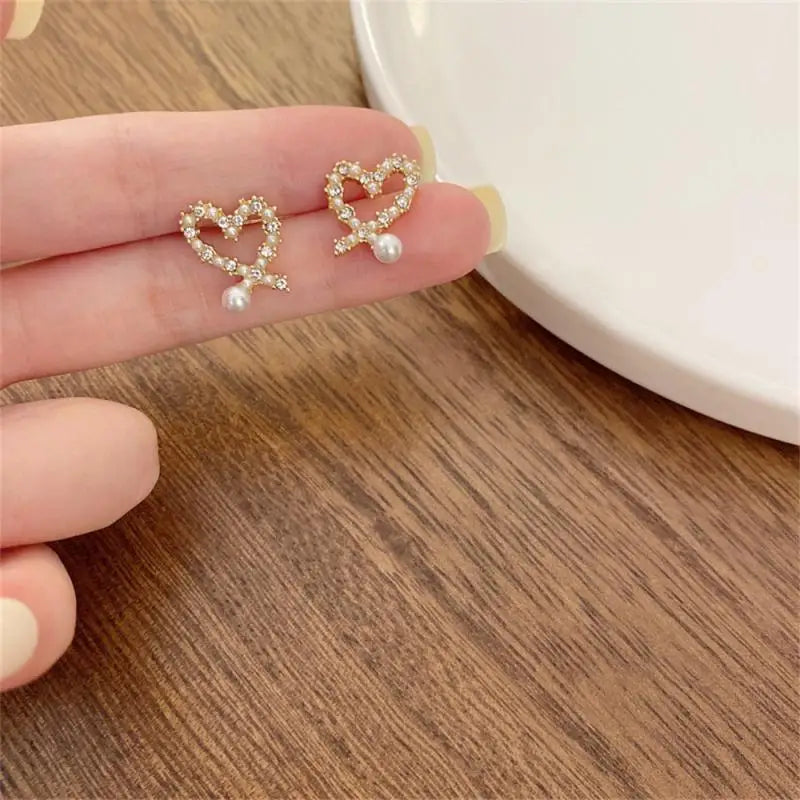 Cute Crystal Pearl Heart Shaped Stud Earrings For Women 2024 Korean Fashion Personality All-match Jewelry Wedding Accessories