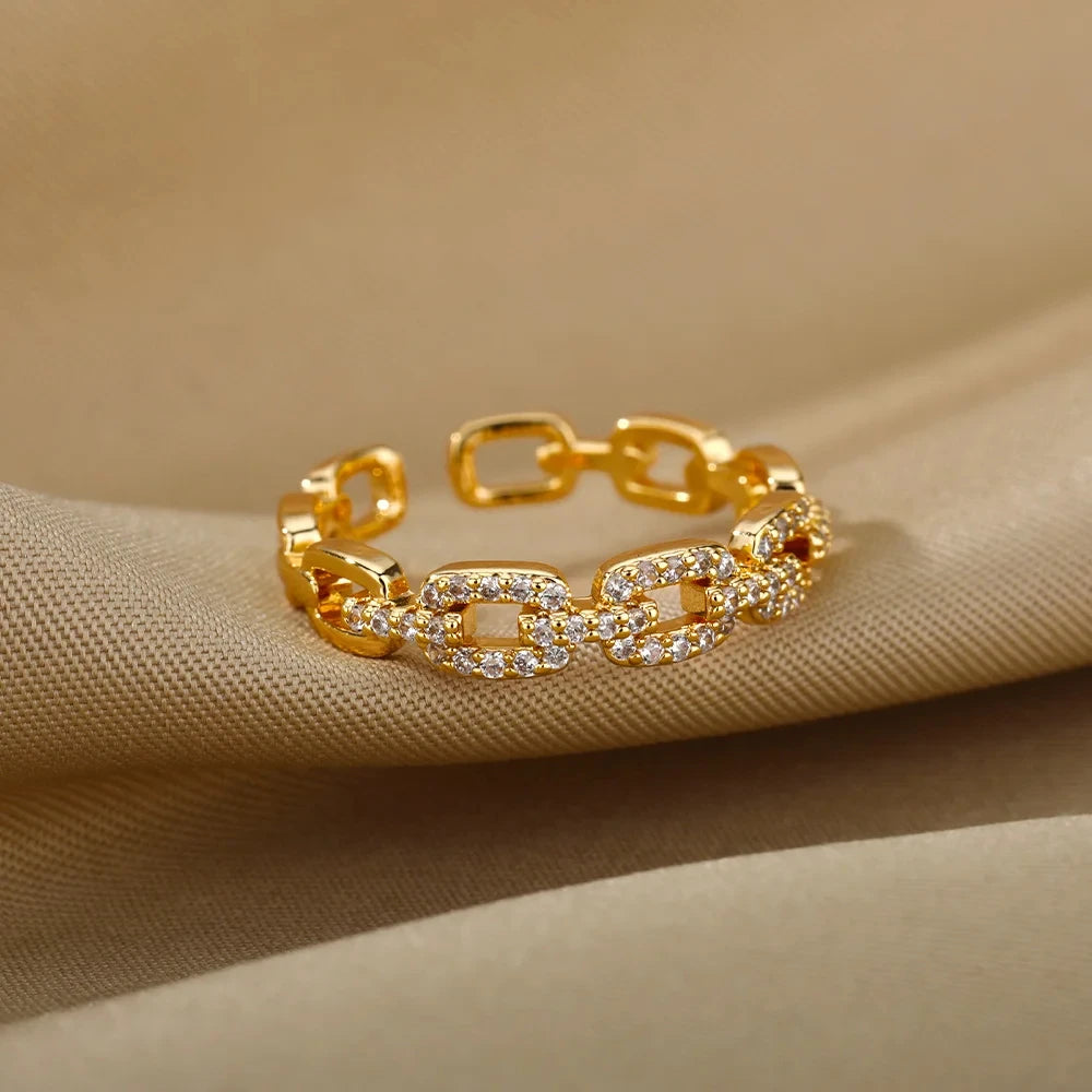 Twist Zircon Ring (Expertly designed and crafted, this stunning ring features a beautiful twist zircon)