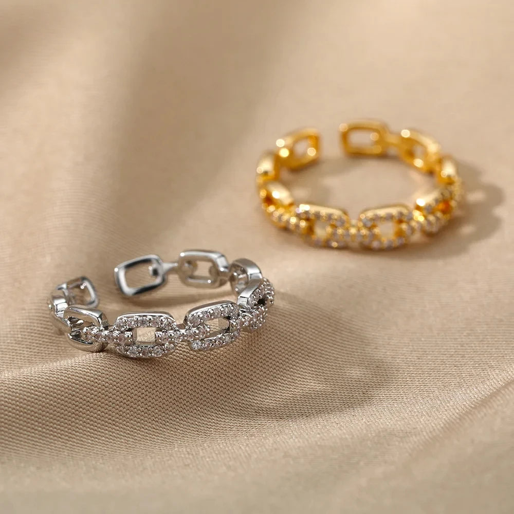 Twist Zircon Ring (Expertly designed and crafted, this stunning ring features a beautiful twist zircon)