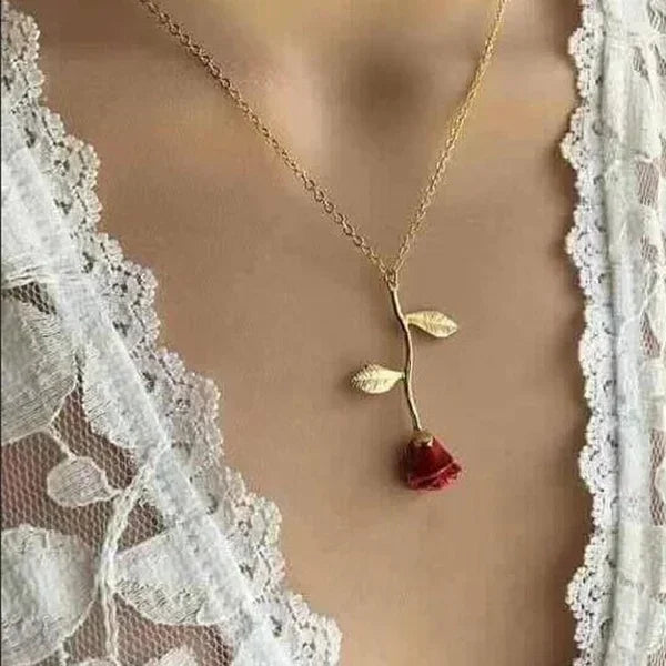 Broken Pendant Flower Necklace (Crafted with expert precision, featuring a smooth, flower-shaped design)